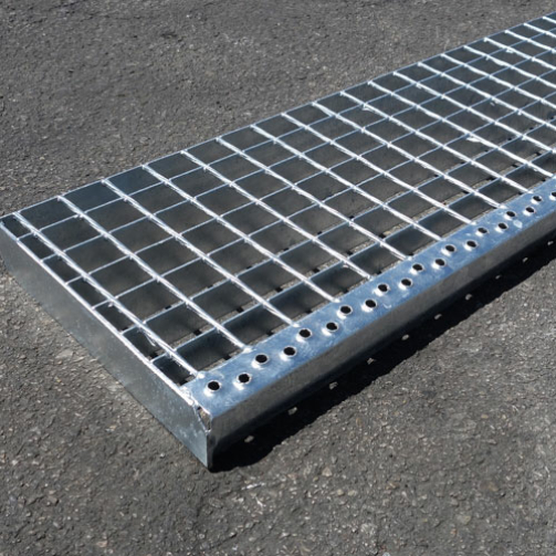 emparrillado-metalico-tramex-peldanos-escalera