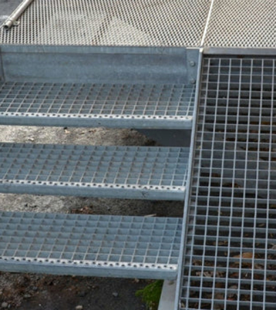 rejilla-tramex-y-peldano-escalera-rampa_600x600